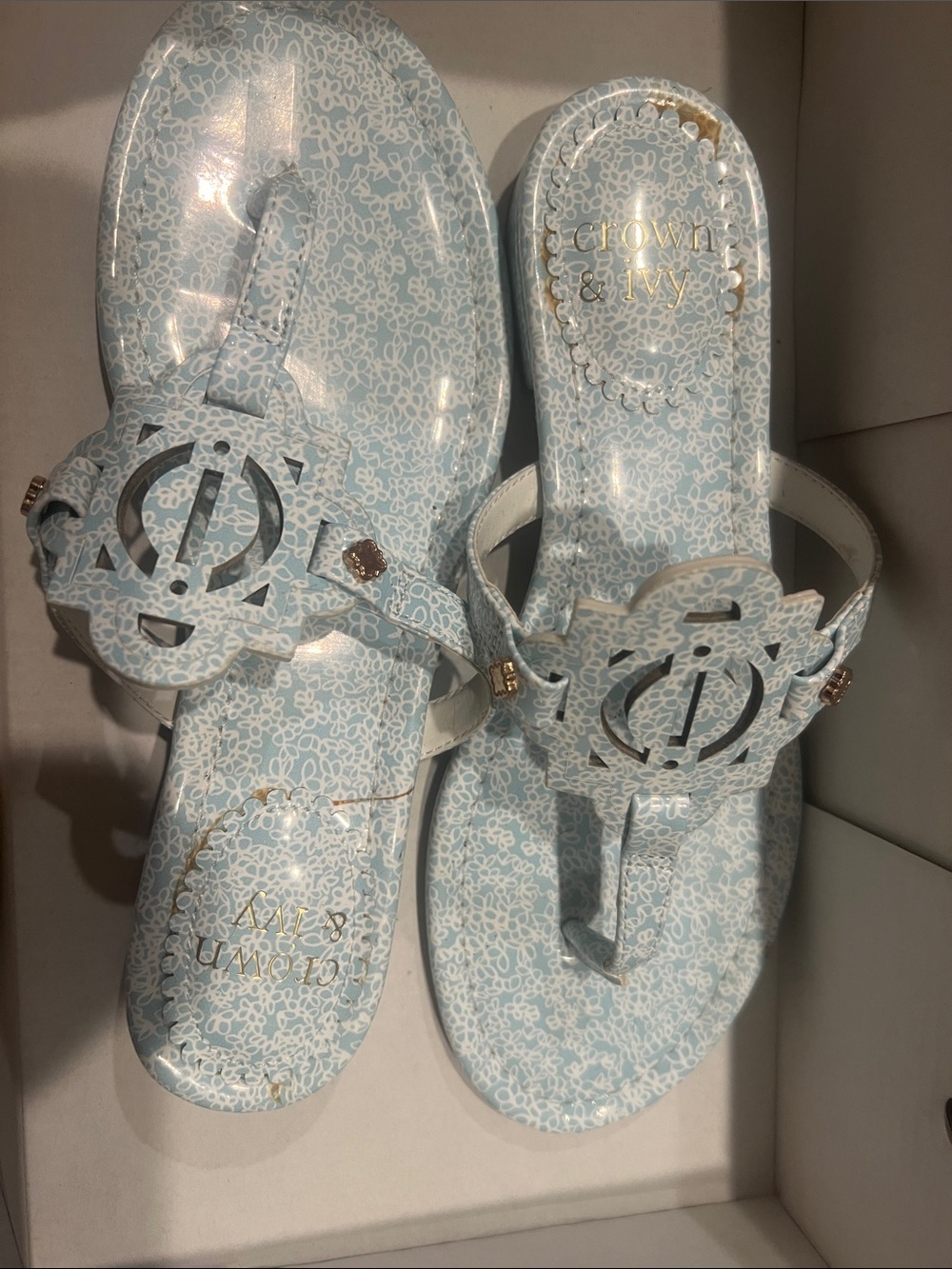 crown & ivy Powder Blue Floral Logo Thong Sandals Size 6/6.5